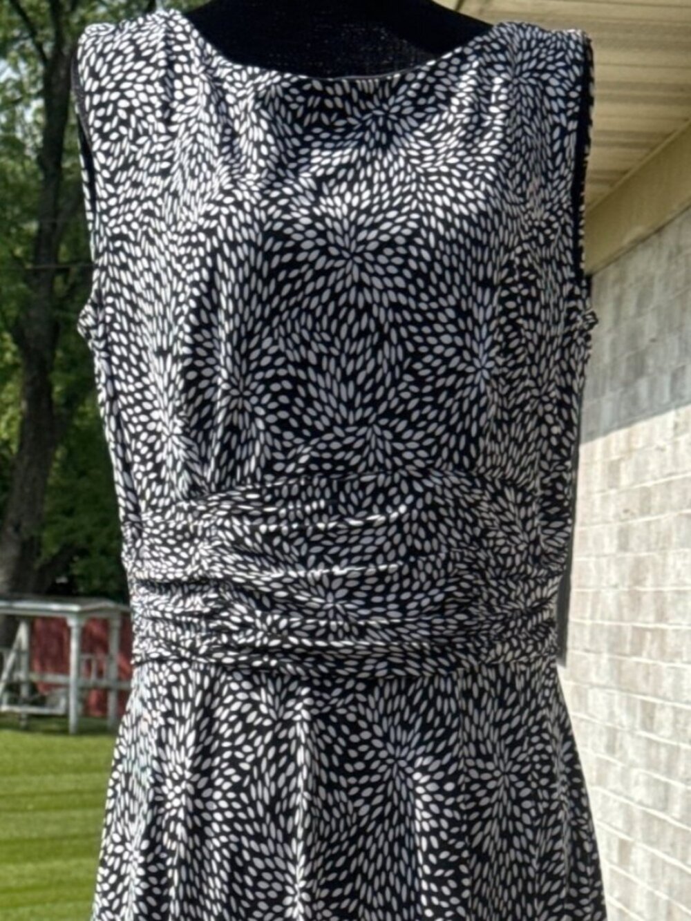 Perceptions maxi dress sleeveless black, white career classic